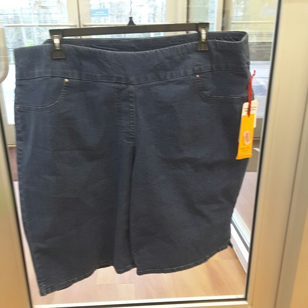 RUBY RD 24 W Jean Women's Shorts BNWT